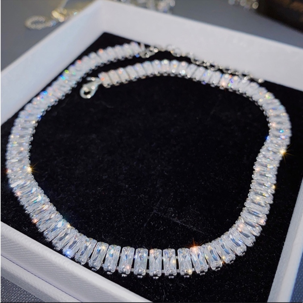 NEW BAGUETTE 18K WHITE GOLD NECKLACE, NICE NECKLACE, CUTE NECKLACE - Picture 2 of 6
